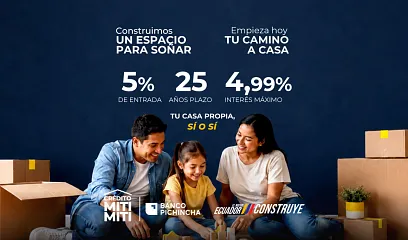 Familia mudándose a su nueva casa que compraron con un crédito Miti Miti de Banco Pichincha. 