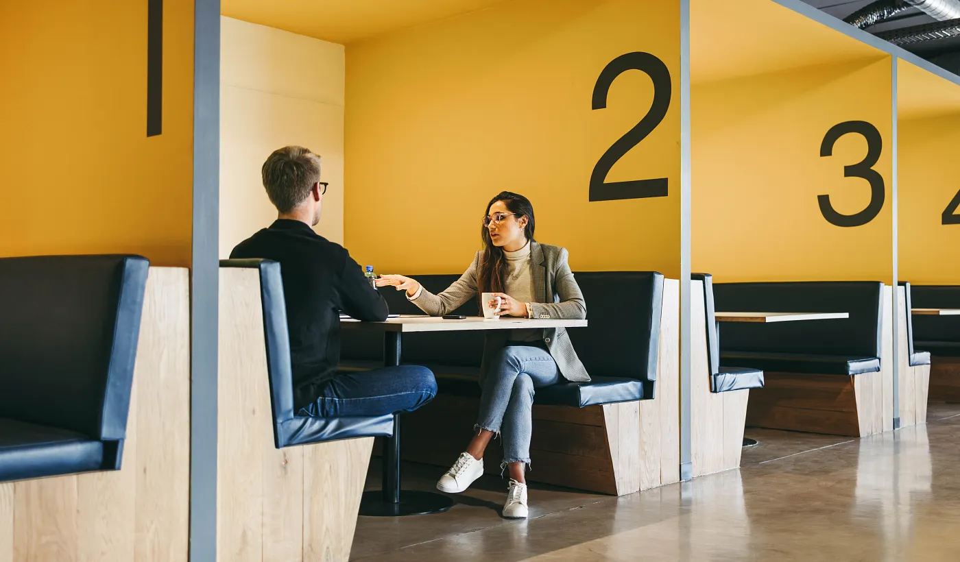 ¿Qué es un coworking y cómo funciona?
