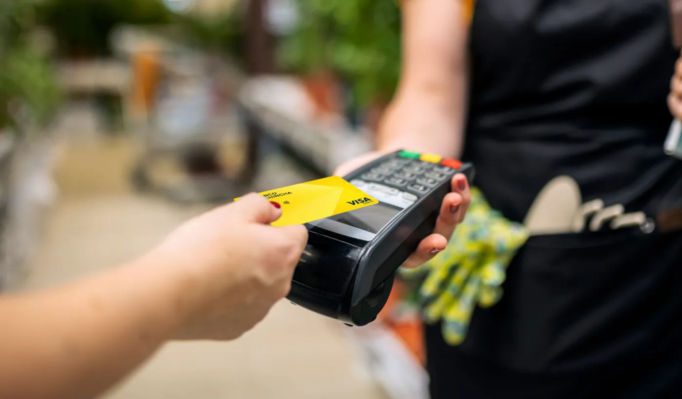 Qué es una tarjeta de débito y cómo usarla para comprar Qué es una tarjeta de débito y cómo usarla para comprar